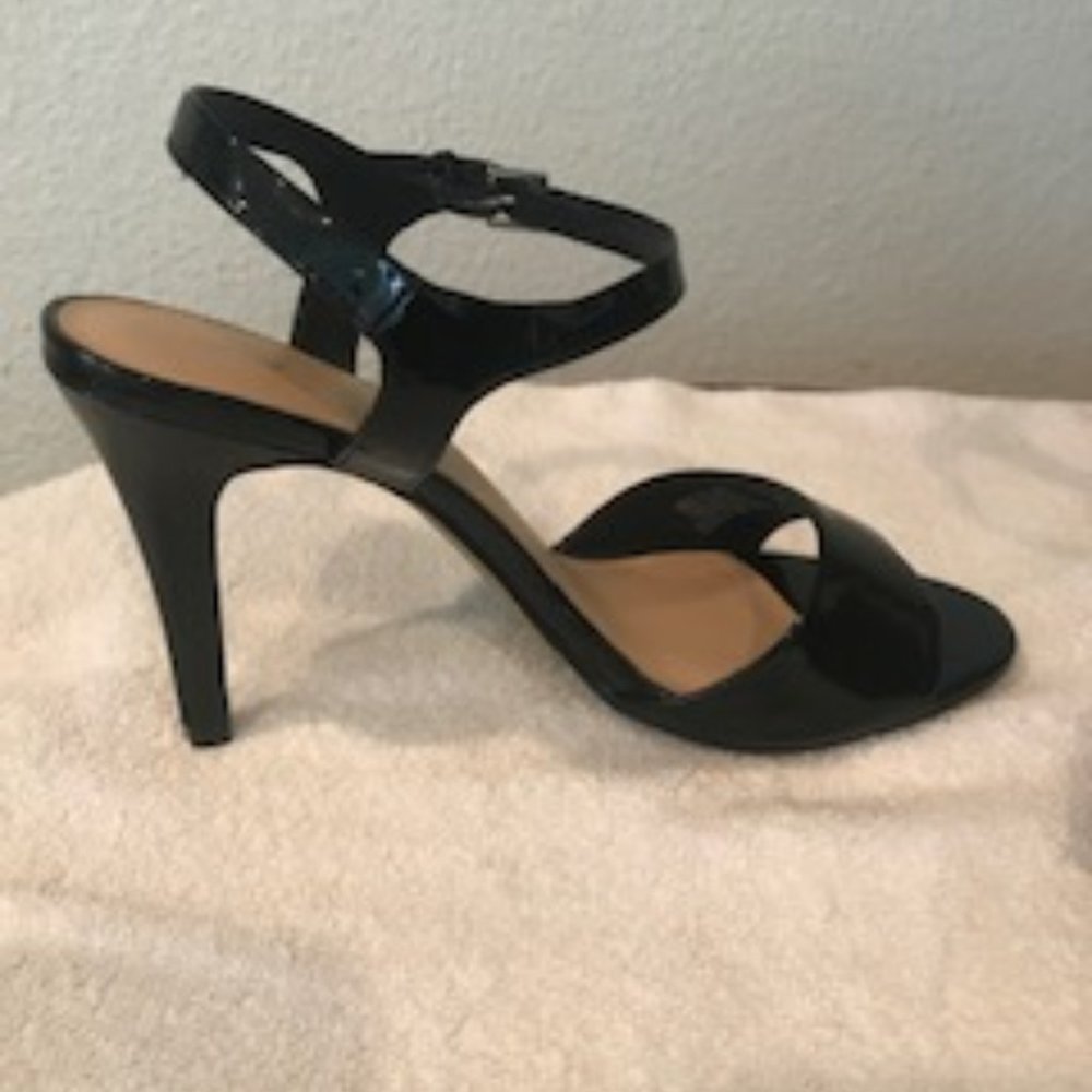 shoes - Picture 2 of 6